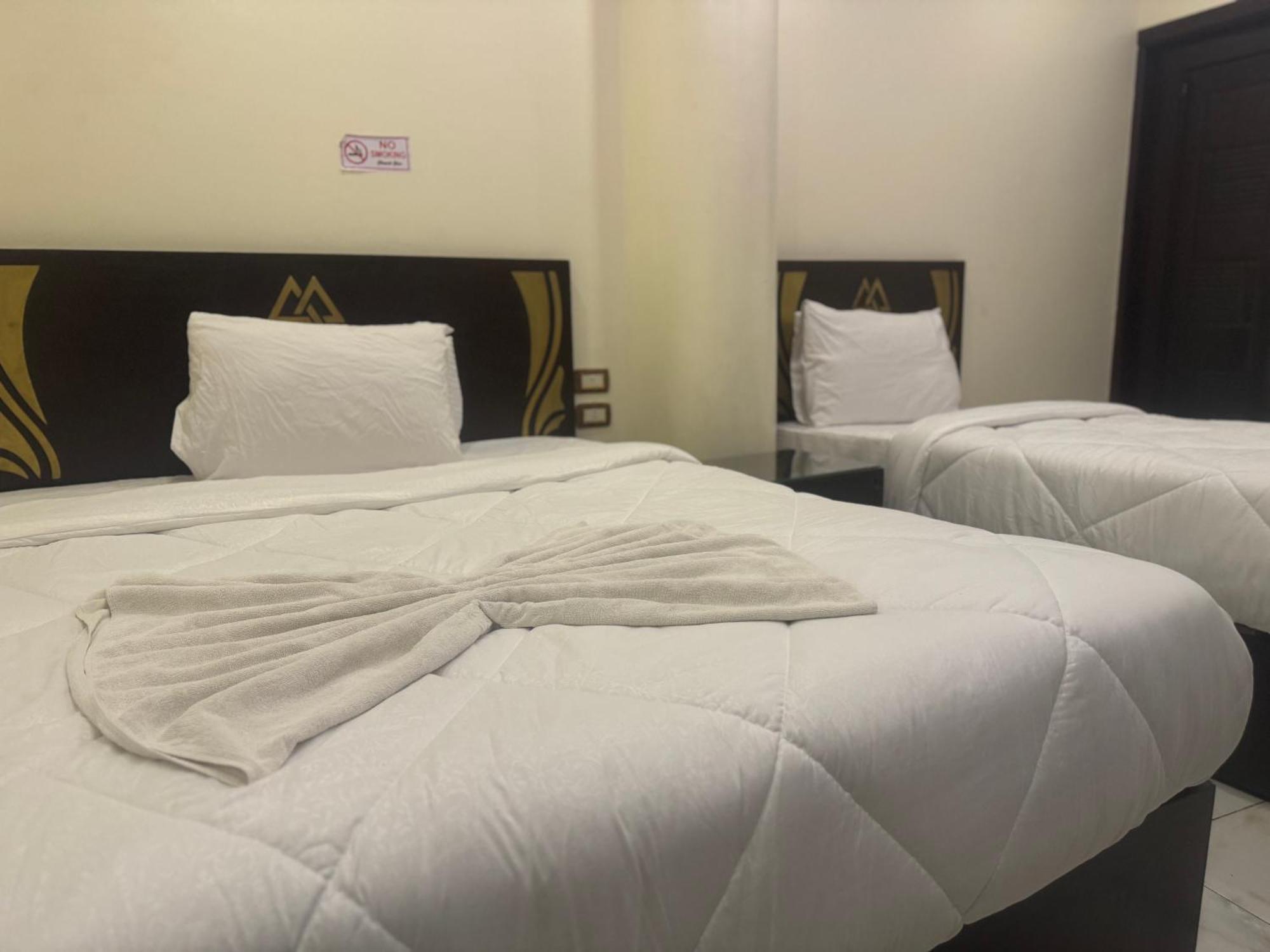 Pyramids And Sphinx Hotel Kafret el-Gabal المظهر الخارجي الصورة
